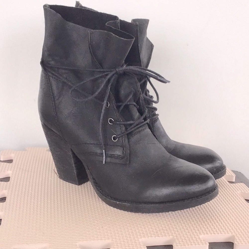 Steve Madden “Ravina” Black LaceUp Bootie Size 7.5